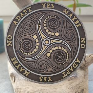 Planche de Radiesthésie Triskel Celtique 10 cm – Effet Bois